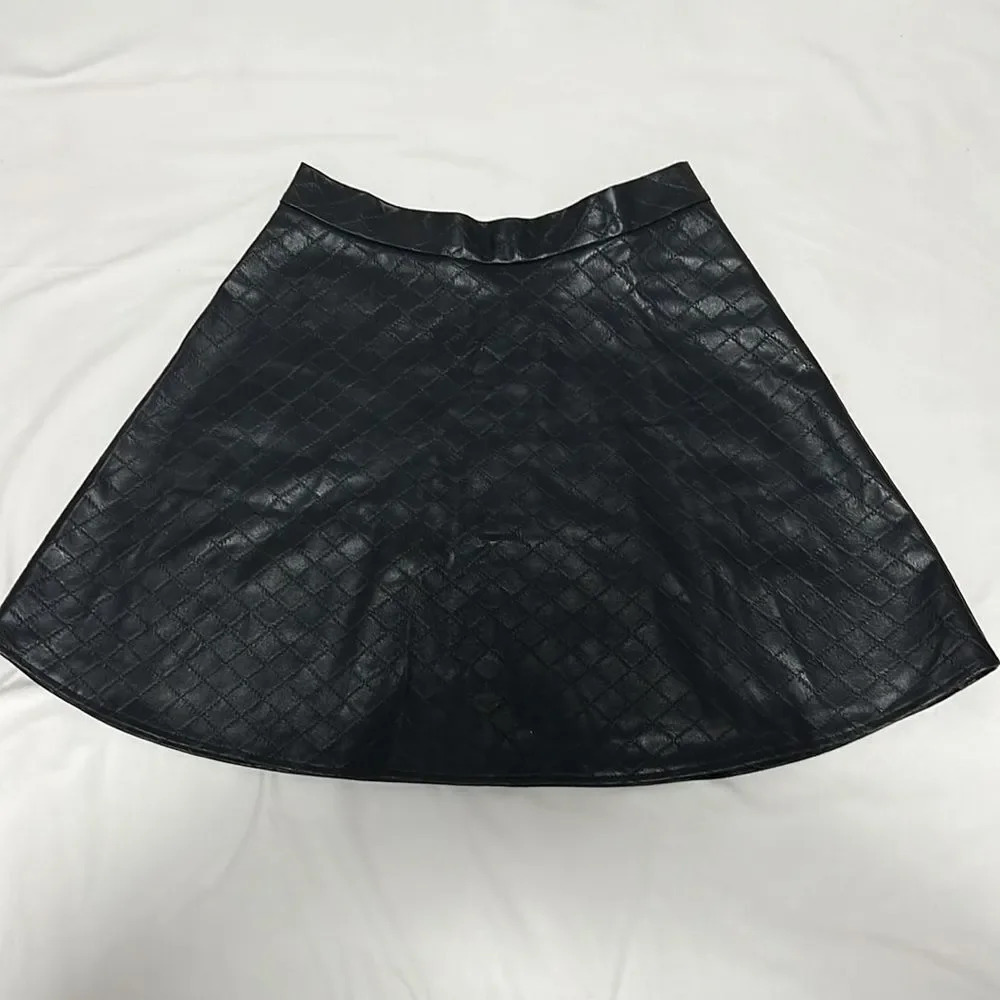 One Clothing || faux leather mini skirt size L - Picture 6 of 6